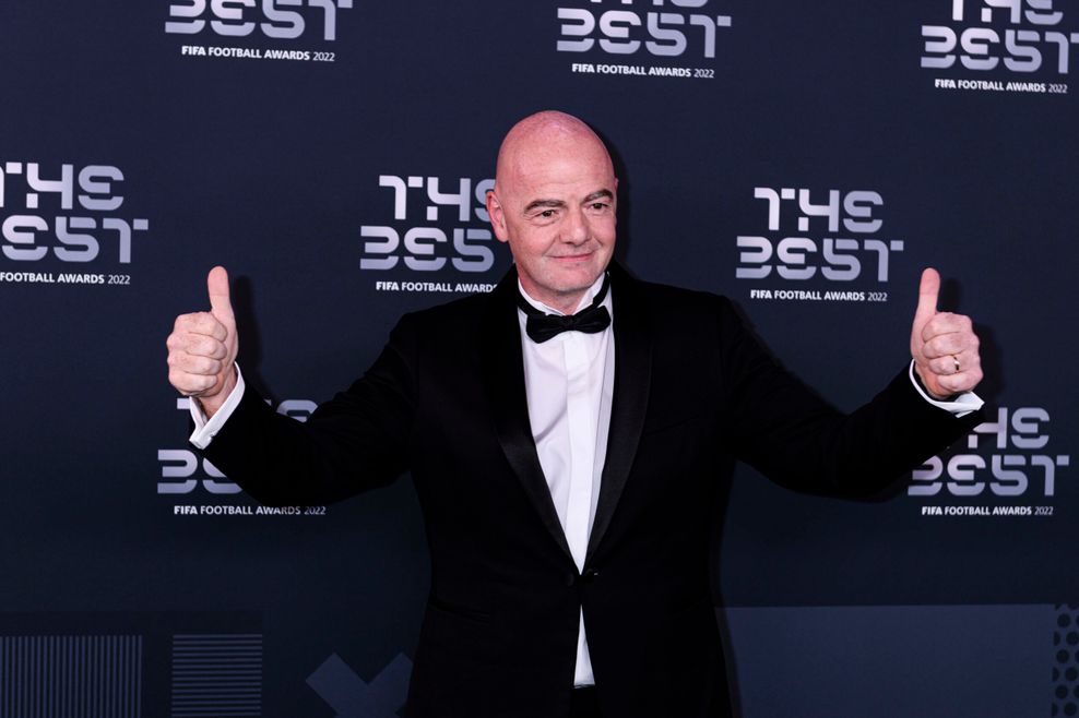 Infantino drückt beide Daumen