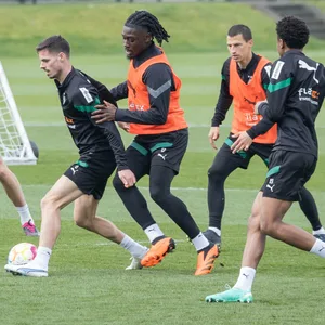 Fünf Gladbach Profis beim Training