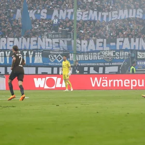 Im Derby spielten die HSV-Fans auf St. Paulis-Fanbeziehungen an.