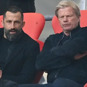 Kahn und Salihamidzic schauen enttäuscht