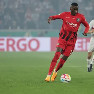 Eintracht Frankfurts Randal Kolo Muani am Ball.