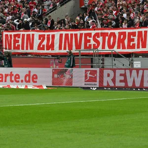 Auch die Fans des 1. FC Köln positionierten sich klar gegen die DFL-Pläne. Jetzt zog die Klubführung nach.