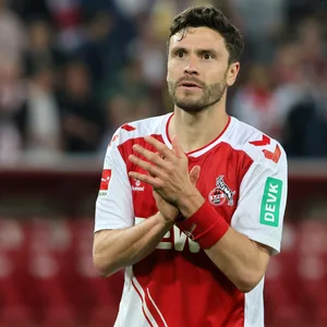 Jonas Hector klatscht in die Hände