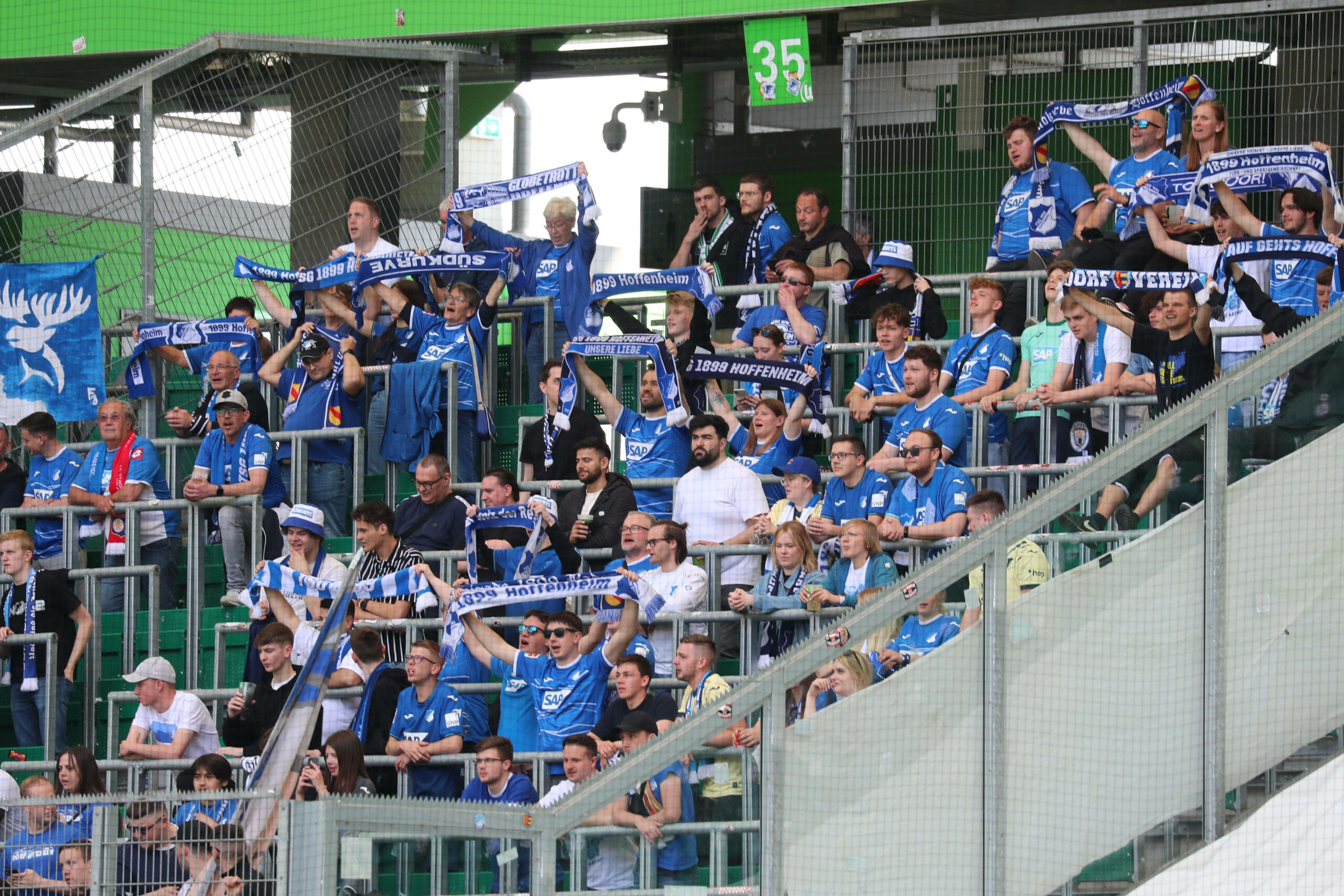 Fans von 1899 Hoffenheim in Wolfsburg