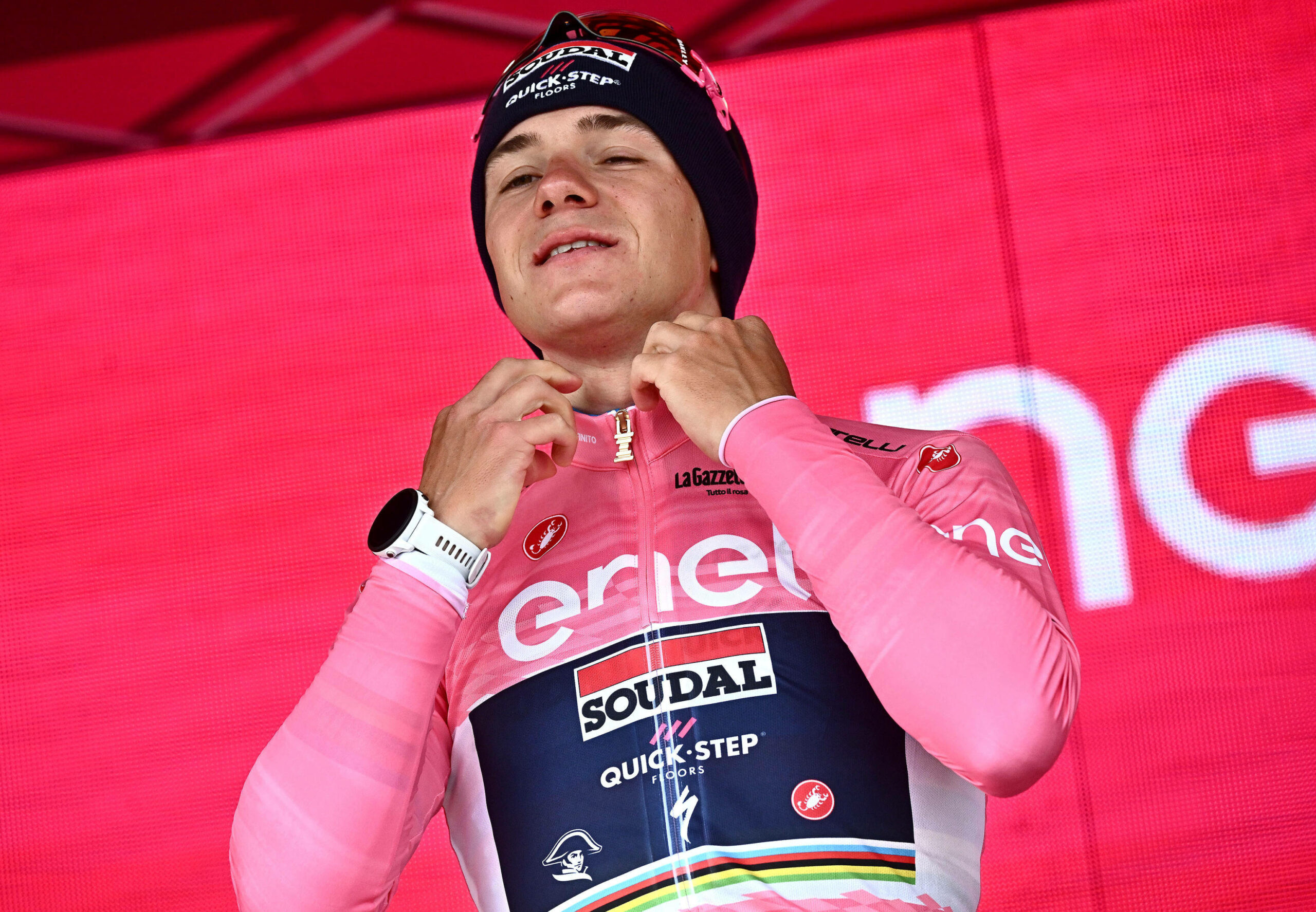 Remco Evenepoel trug beim Giro bis zu seinem Ausstieg das Rosa-Trikot des Gesamtführenden.