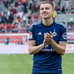 Filip Bilbija bedankt sich bei den Fans