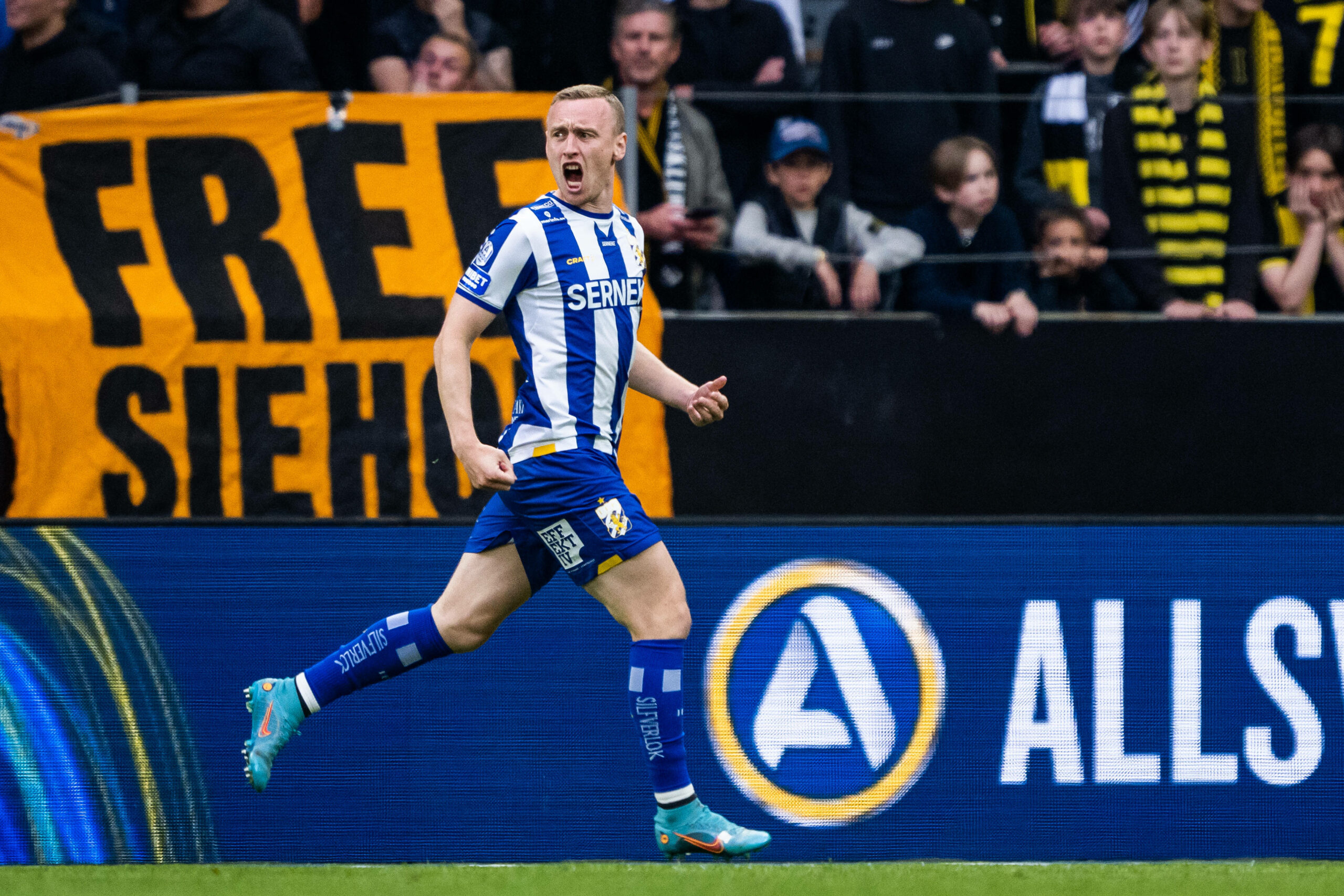 Sebastian Ohlsson bejubelt ein Tor für IFK Göteborg