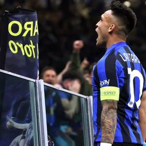 Lautaro Martinez vor der Nordkurve