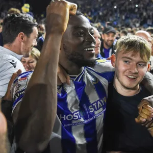 Sheffield Spieler und Fans feiern gemeinsam