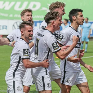 SV Elversberg jubelt über den Aufstieg