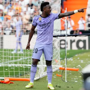 Vinicius Jr zeigt ins Publikum