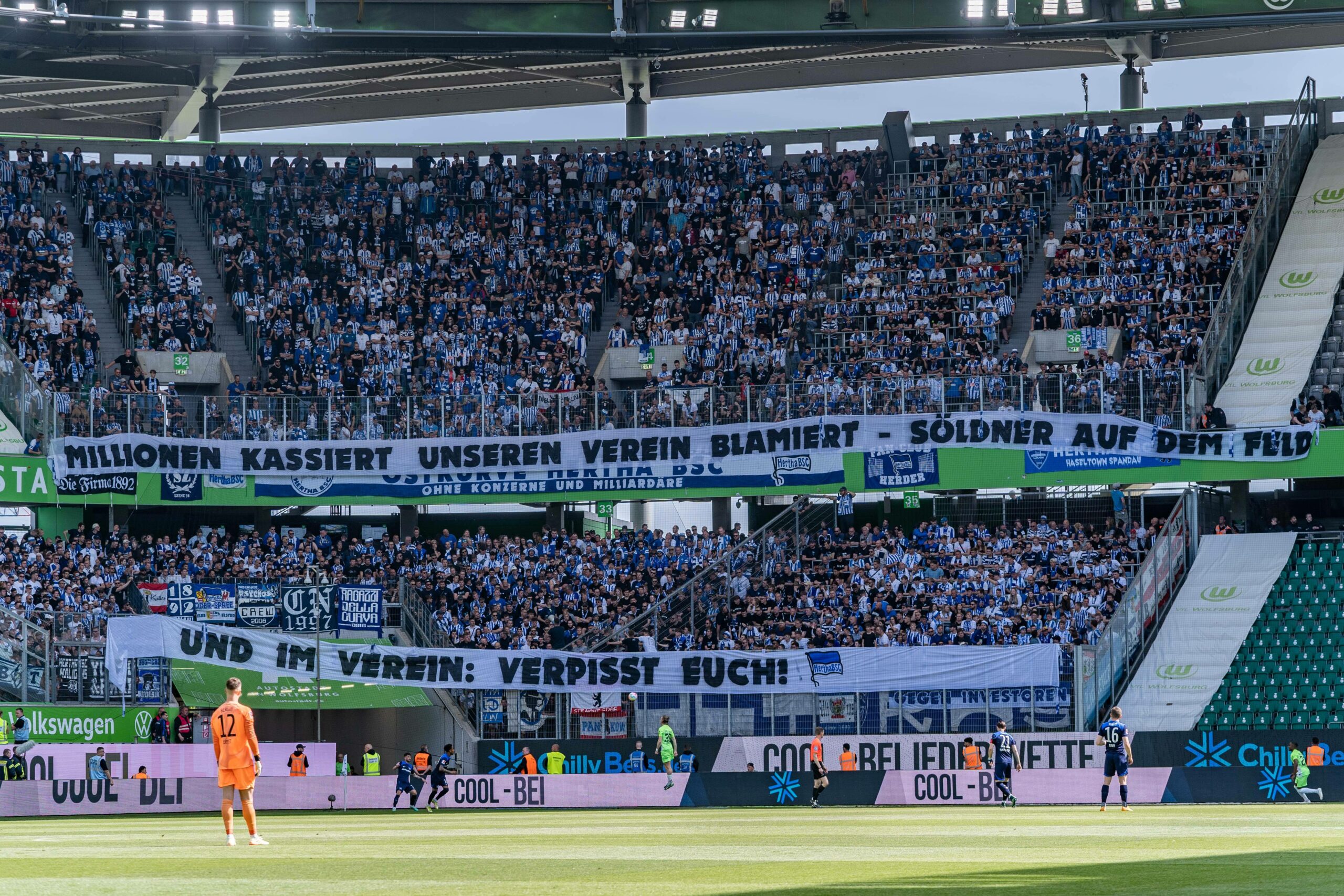 Gästeblock in Wolfsburg gefüllt mit Hertha-Fans