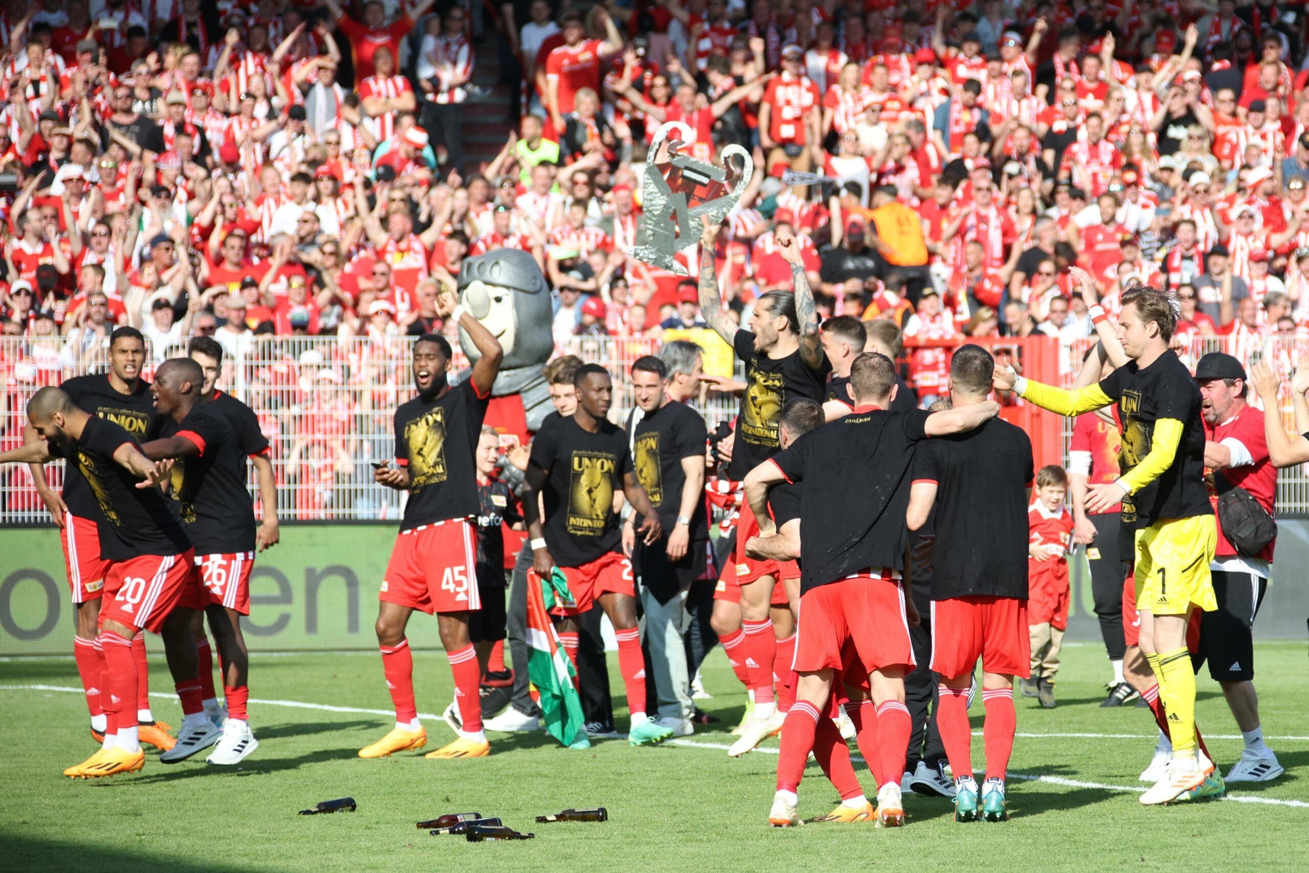 Union Berlin Spieler feiern