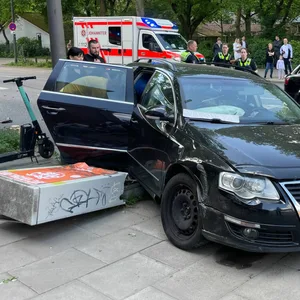 Crash zwischen mehreren Fahrzeugen in Dulsberg – zwei Verletzte