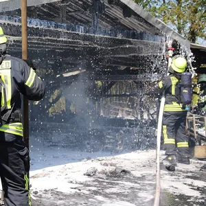 Carport in tensfeld in Flammen – Großalarm für die Feuerwehr