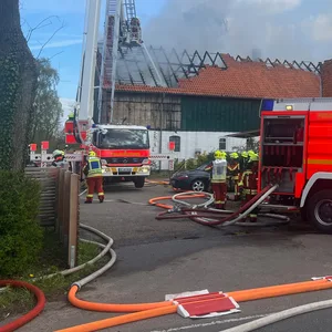 Mehrere Wehren auch aus dem Umland waren in Schmalfeld im Einsatz.