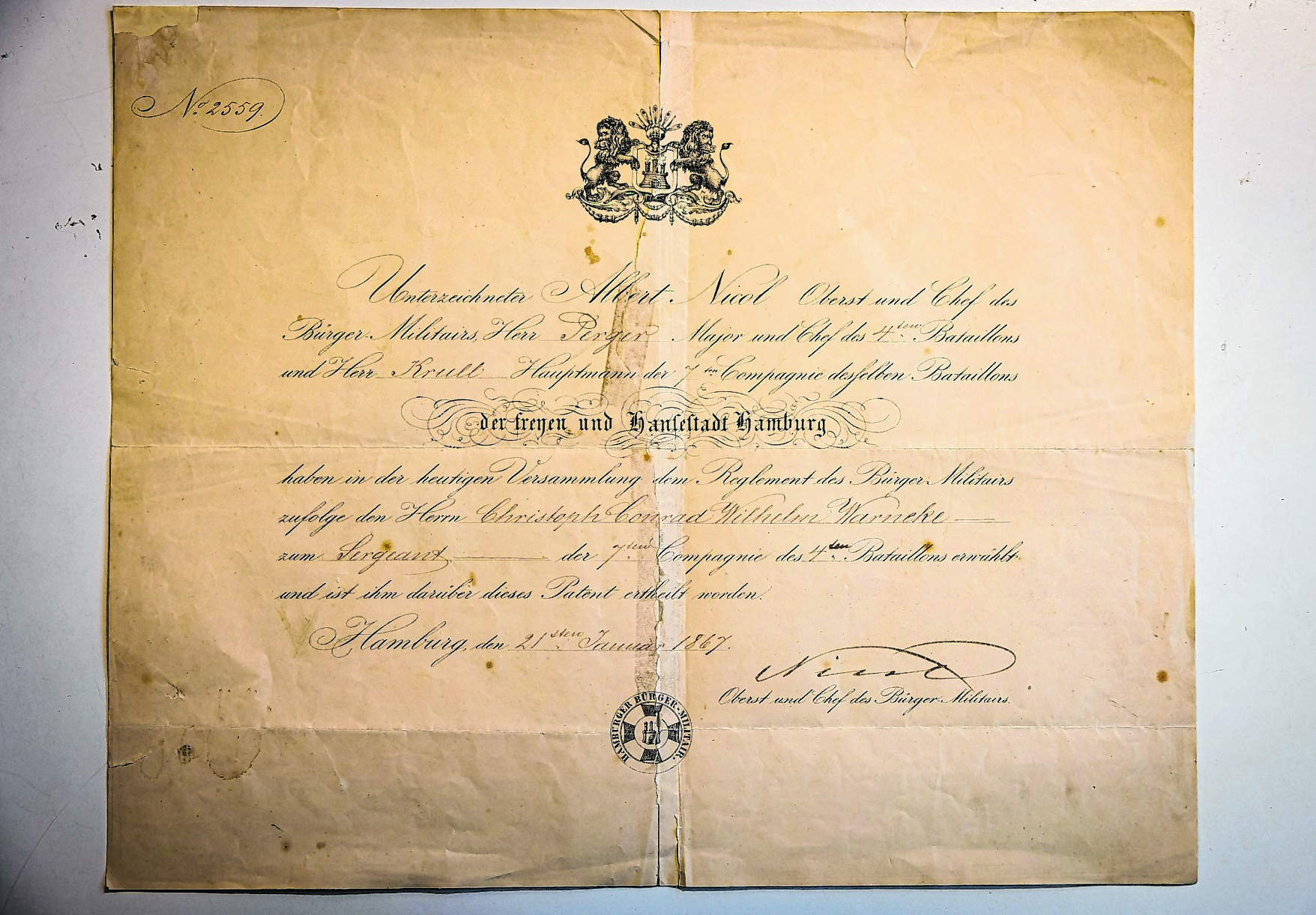 Die 156 Jahre alte DIN-A3-Urkunde des Bürgermilitärs