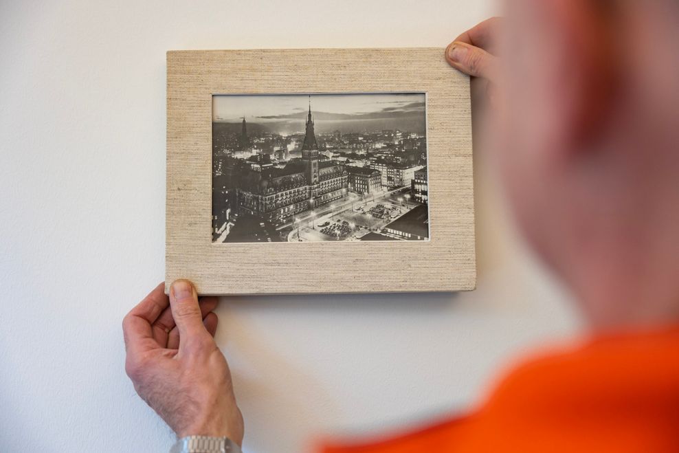 So konnten die Fotos an der Wand angebracht werden.