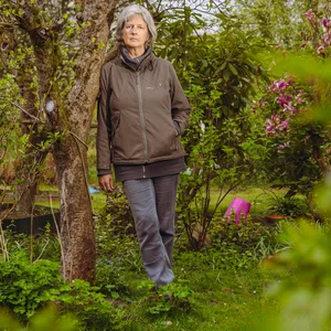Zu viele benachbarte Kleingärten müssen weichen: Andrea Goller (65) will ihren Kleingarten sicher wissen.