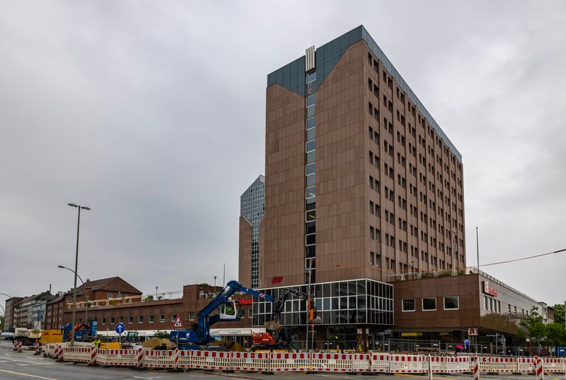 Das Bürogebäude Neues Steintor könnte bei der Umgestaltung des Berliner Tors abgerissen werden.
