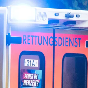 Ein Rettungswagen im Einsatz (Symbolbild)