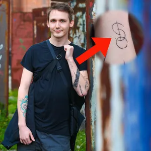 Kim Petersen (25) zeigt das auf den Unterarm tätowierte Organspende-Tattoo.