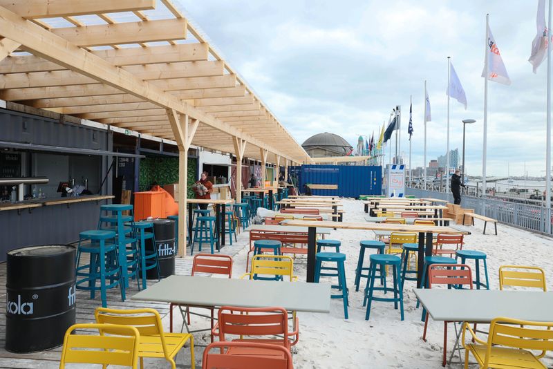 An den Landungsbrücken: Wo früher das „Hamburg del Mar“ zu finden war, eröffnet Freitag das „Sonnendeck St. Pauli“.