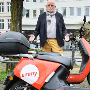 Geparkte Emmy-Roller in St. Georg mit Anwohner Peter Kämmerer