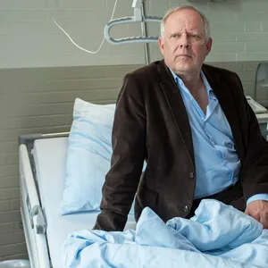 Gedächtnisverlust nach einem Schlag auf den Kopf: Borowski (Axel Milberg) muss im neuen Kieler „Tatort“ einiges einstecken.