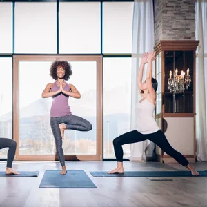 Im Alpenresort Schwarz finden regelmäßig Yoga Retreats mit externen Trainern statt.