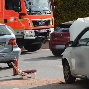 Die Unfallstelle in Reinbek: Insgesamt sind fünf Menschen leicht verletzt worden.