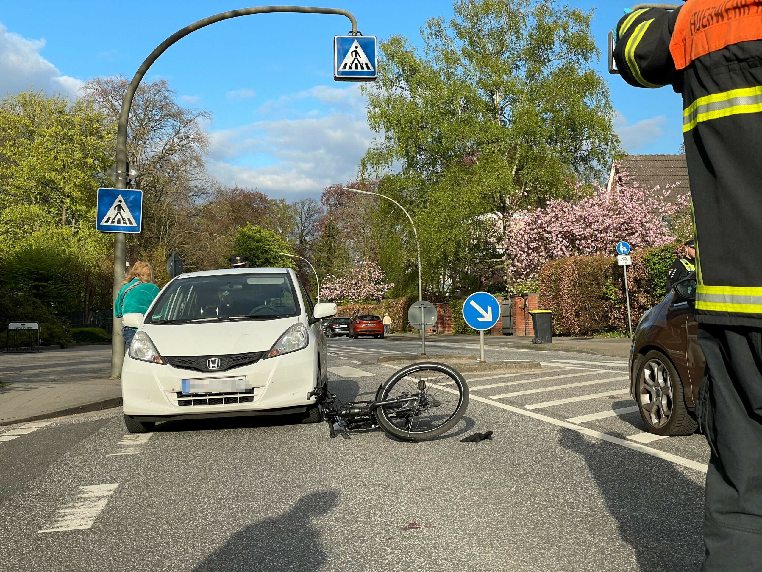Am Dienstagabend kam es in Volksdorf zu einem Unfall zwischen einer Autofahrerin und einem Radfahrer.