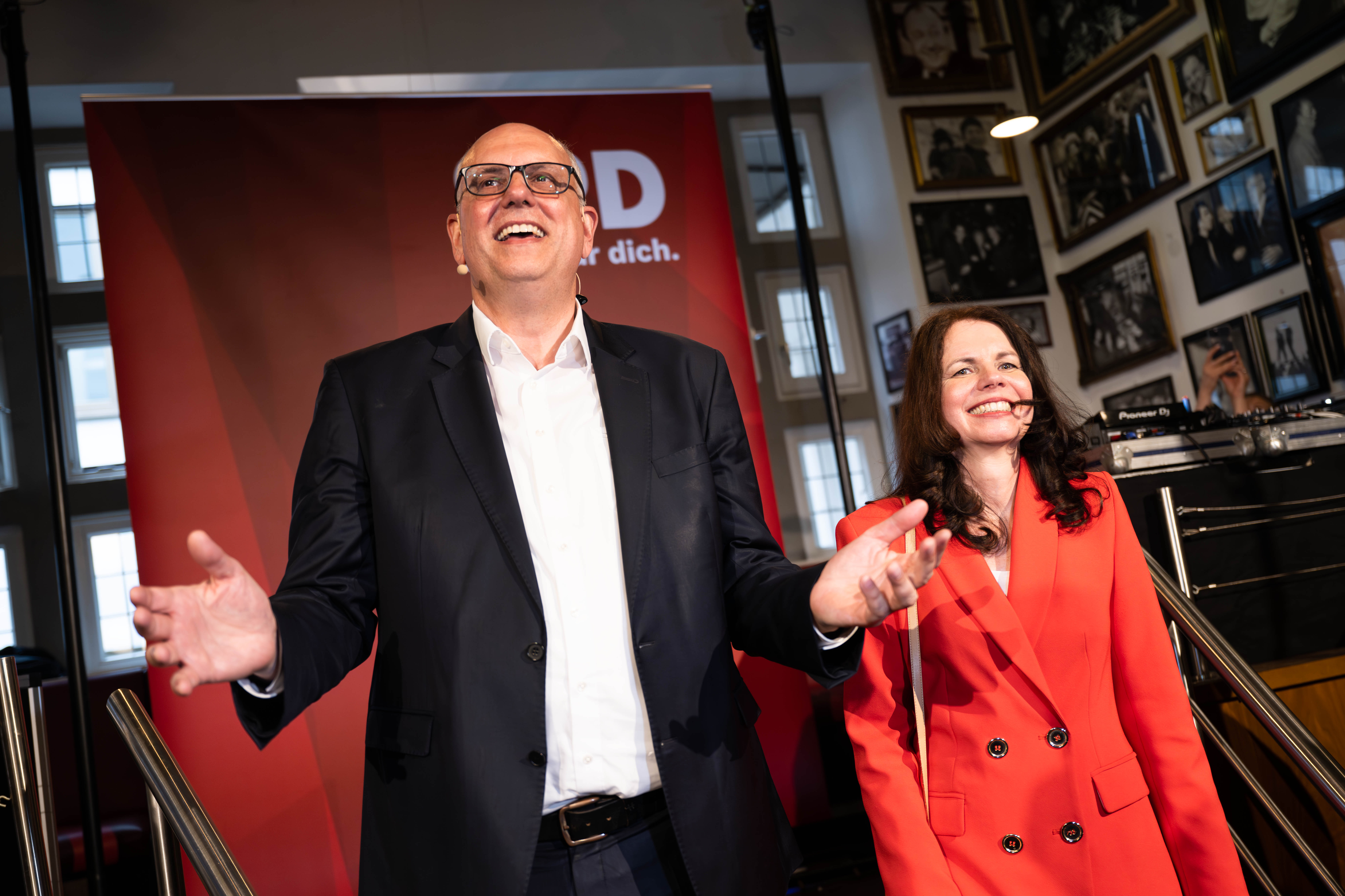 Andreas Bovenschulte, Spitzenkandidat der SPD in Bremen, und seine Partnerin Kerstin Krüger