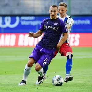 Sven Köhler im Zweikampf mit Sonny Kittel