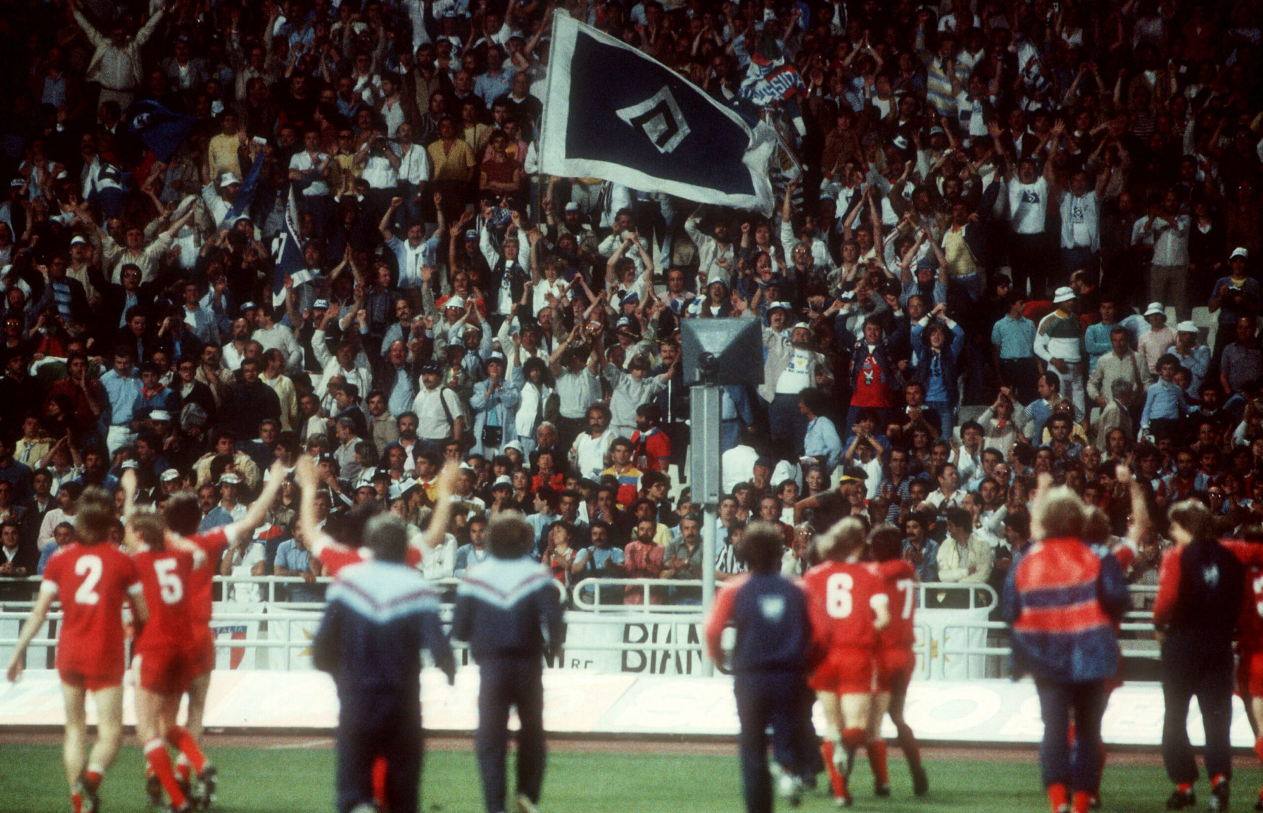HSV-Fans jubeln 1983 in Athen
