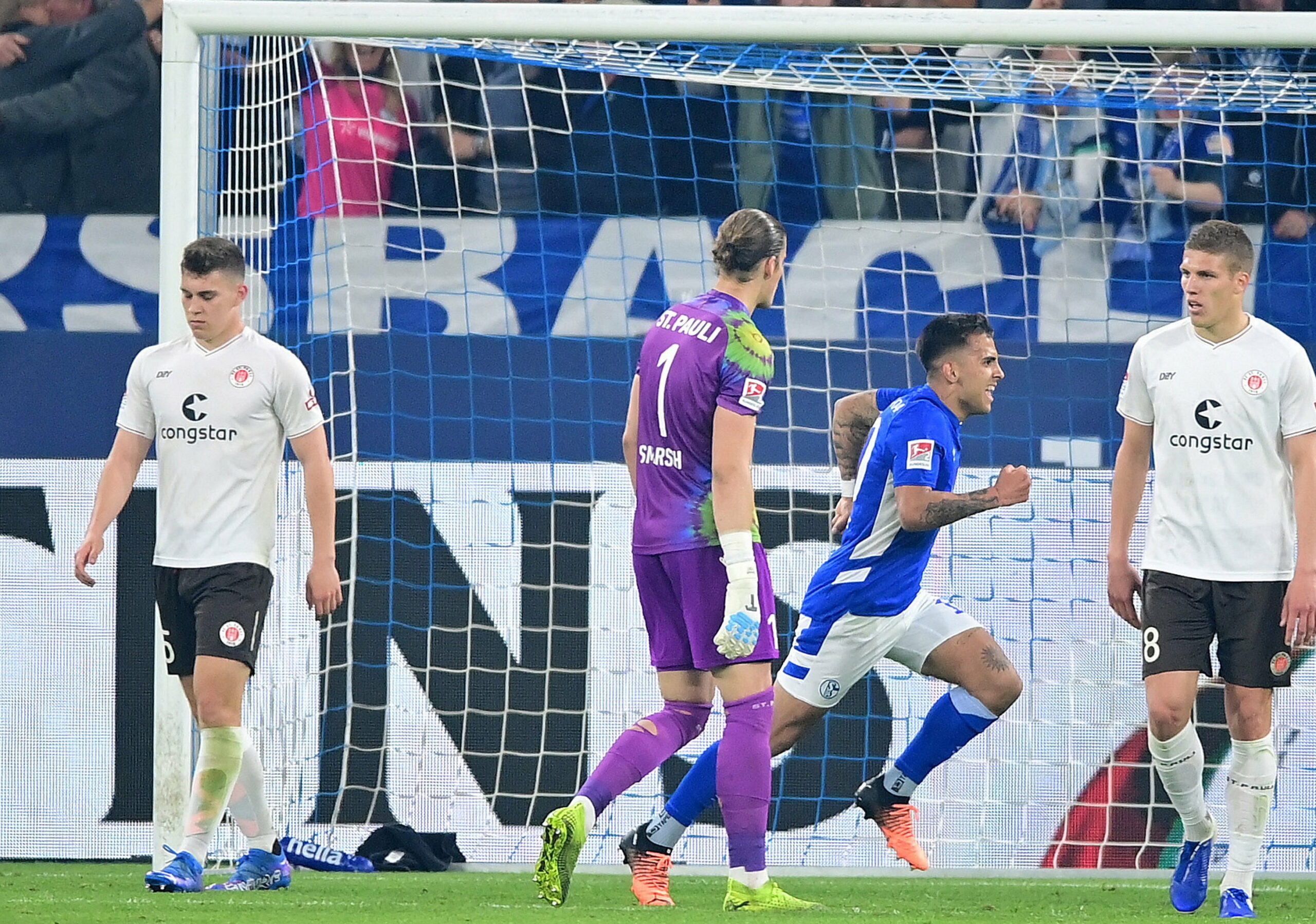 Rodrigo Zalazar bejubelt sein Siegtor für Schalke gegen St. Pauli