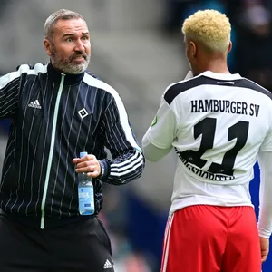Tim Walter (l.) mit Ransford Yeboah Königsdörffer.