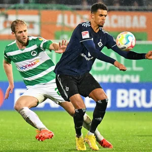 Robert Glatzel im Duell mit Sebastian Griesbeck
