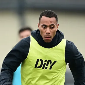 St. Pauli-Stürmer Etienne Amenyido arbeitete außerhalb Hamburgs an seiner Genesung.