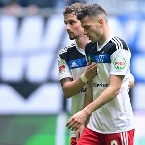Moritz Heyer tröstet László Bénes