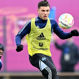 William Mikelbrencis im HSV-Training