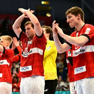 Das HSVH-Team klatschend