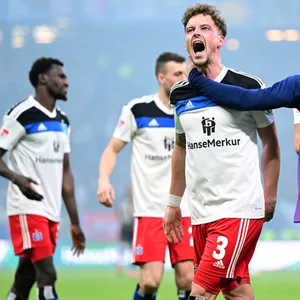 Moritz Heyer jubelt gegen St. Pauli