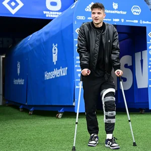 Noah Katterbach kommt mit Krücken und Schiene zum Heimspiel gegen Paderborn