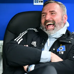 HSV-Trainer Tim Walter wird sich über Das Remis der Verfolger gefreut haben.