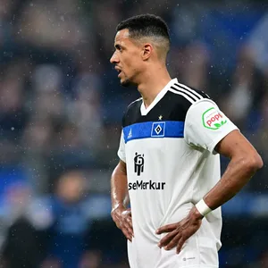 Robert Glatzel schaut enttäuscht nach vorne