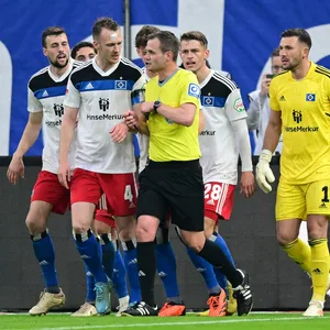 HSV-Profis protestieren vor dem Elfmeter