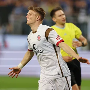 David Otto bejubelt St. Paulis 3:0 in Darmstadt