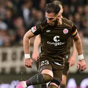 Leart Paqarada im Spiel gegen Fortuna Düsseldorf