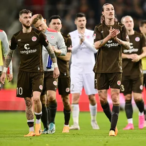 St. Pauli-Profis schauen enttäuscht nach 0:0